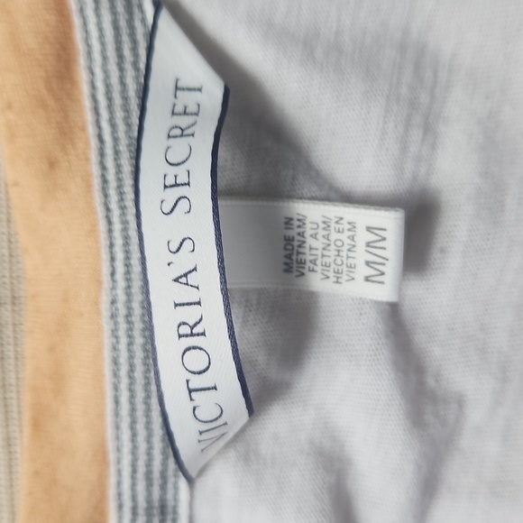 Victorias secret medium top - Picture 3 of 3